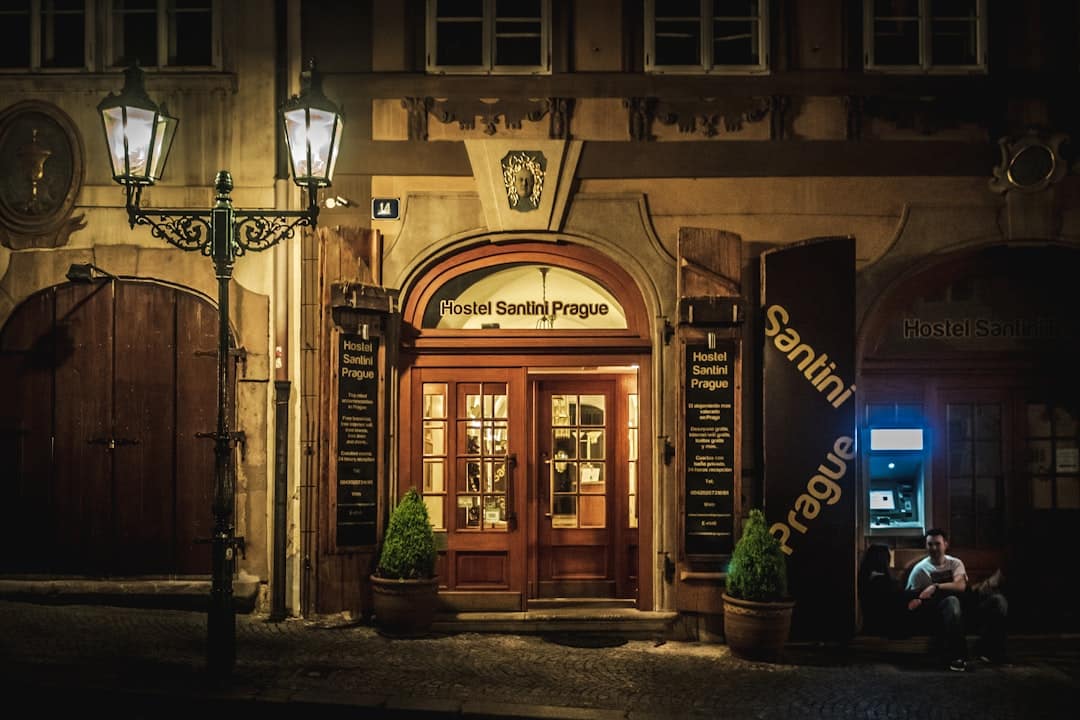 découvrez notre hostel convivial et moderne, idéalement situé au cœur de la ville. profitez d'un hébergement abordable, d'une ambiance chaleureuse et de nombreuses activités pour rencontrer des voyageurs du monde entier.