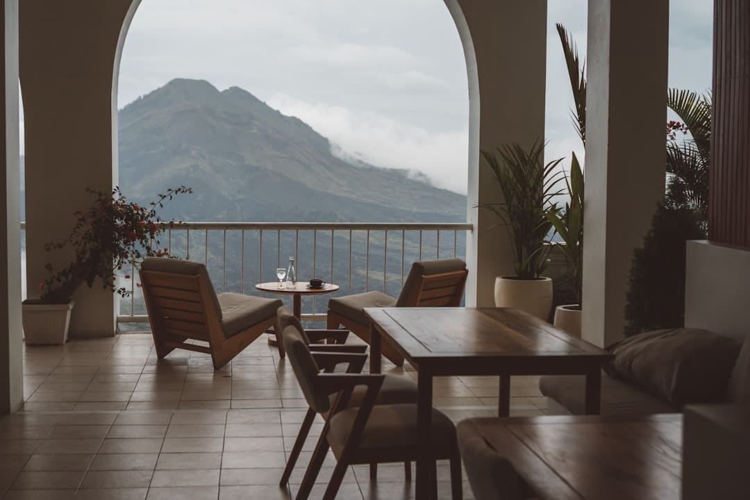 découvrez l'univers enchanteur des balcons, un espace extérieur où le confort rencontre l'esthétique. aménagez votre coin de paradis avec des idées déco, des plantes inspirantes et des meubles tendance pour profiter pleinement de votre balcon.